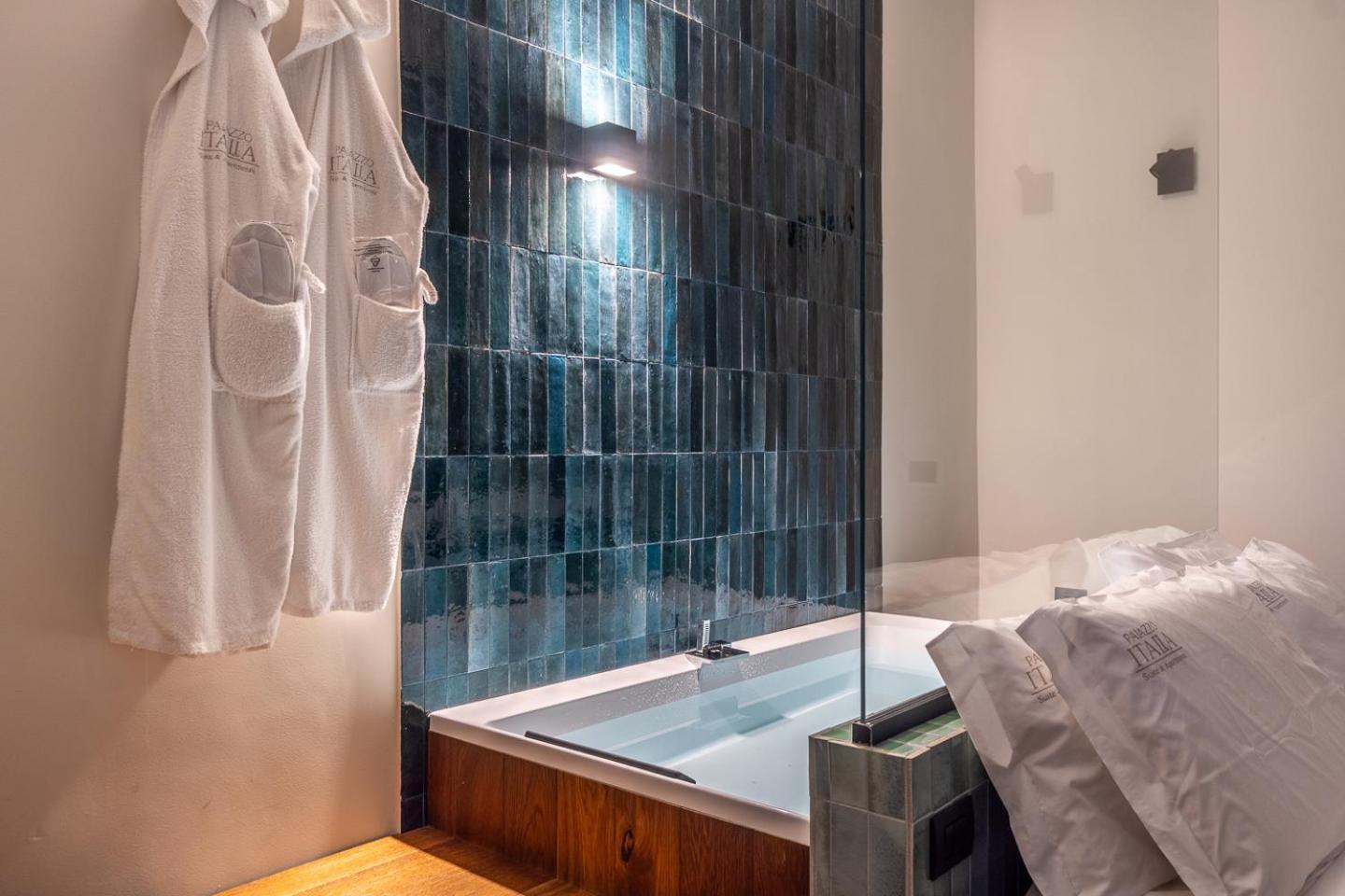Palazzo Italia Suites Бари Экстерьер фото